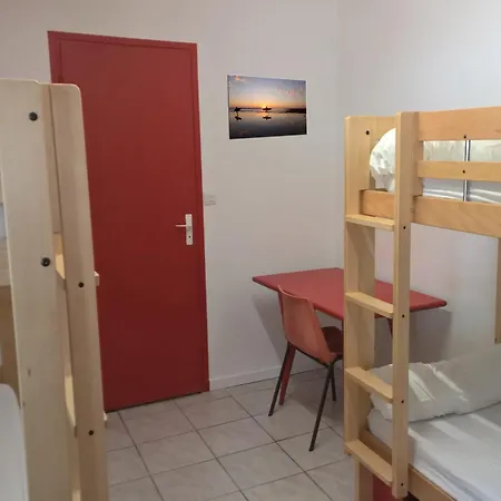 L'abri-cotier Hostel *